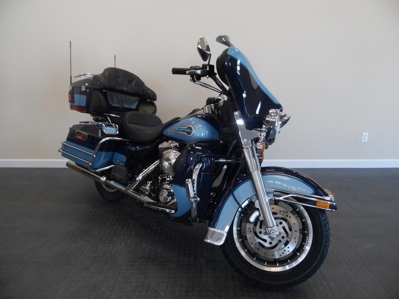 2000 HarleyDavidson® FLHTCU/I Electra Glide® Ultra Classic® (2 Tone
