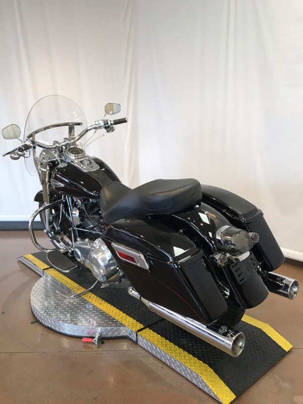 2014 HarleyDavidson® FLD Dyna® Switchback™ (Vivid Black