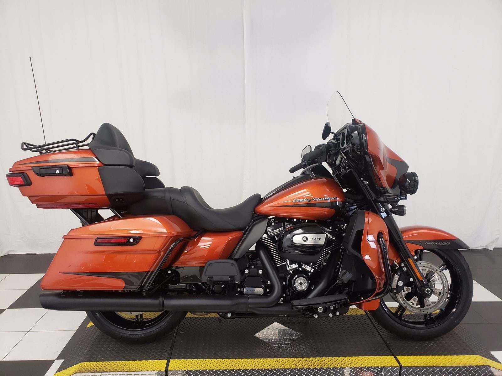 2020 HarleyDavidson® FLHTK Ultra Limited (TwoTone Scorched Orange