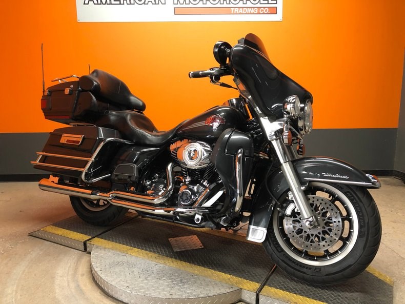 2007 Harley-Davidson® FLHTCU Ultra Classic® Electra Glide® (Black Pearl
