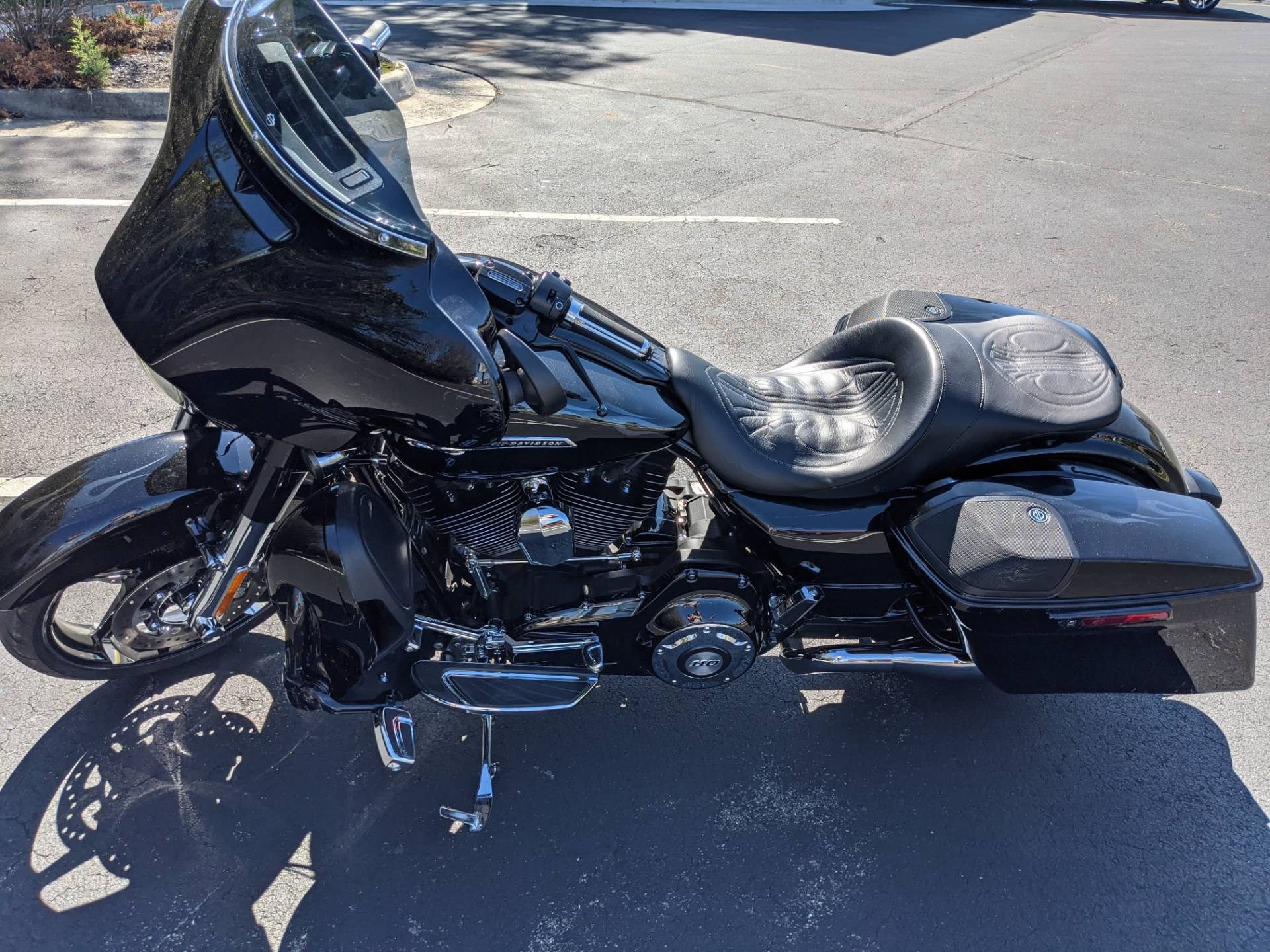 2016 HarleyDavidson® FLHXSE CVO™ Street Glide® (Carbon Crystal with