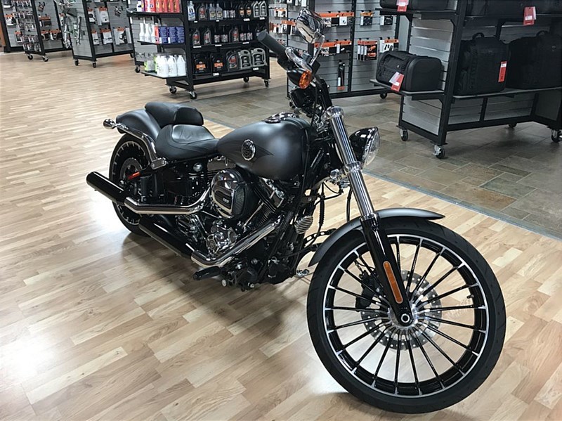 2017 HarleyDavidson® FXSB Softail® Breakout™ (Charcoal Denim
