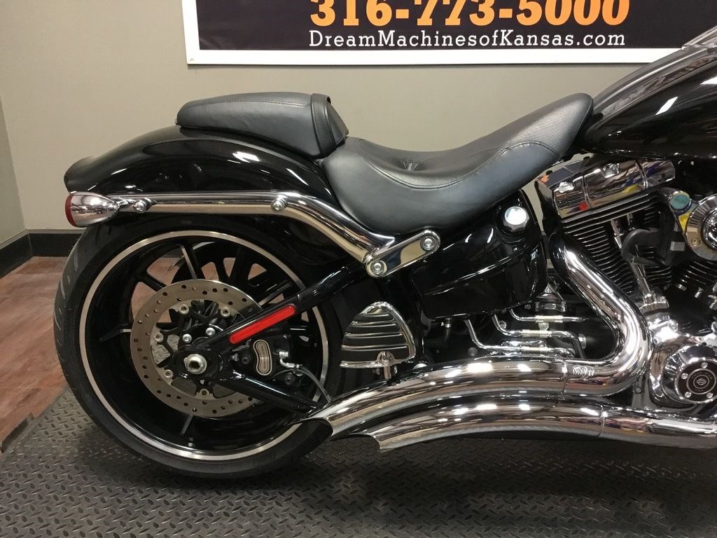 2016 HarleyDavidson® FXSB Softail® Breakout™ (BLACK