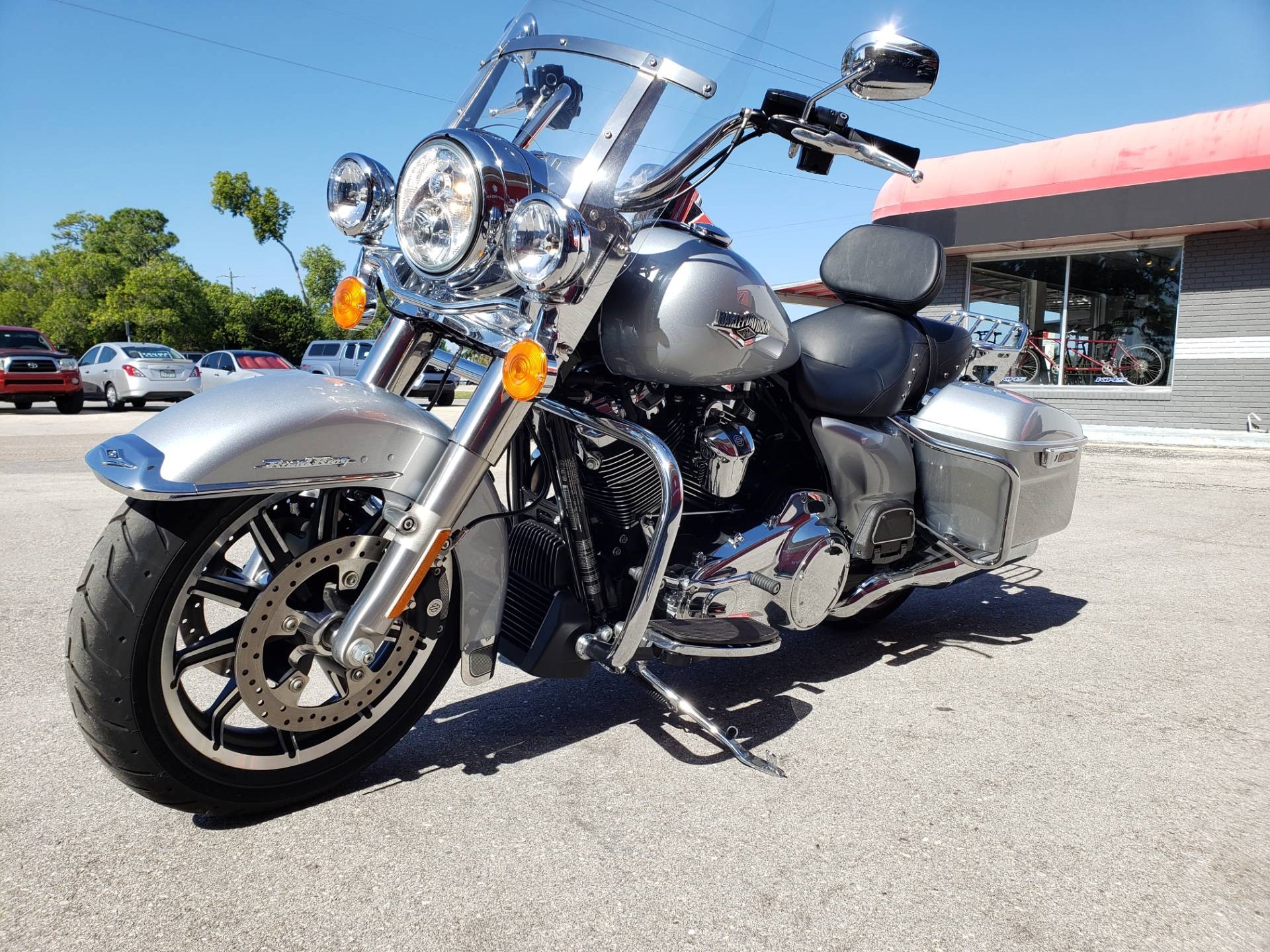 2019 HarleyDavidson® FLHR Road King® (Barracuda Silver), Fort Myers