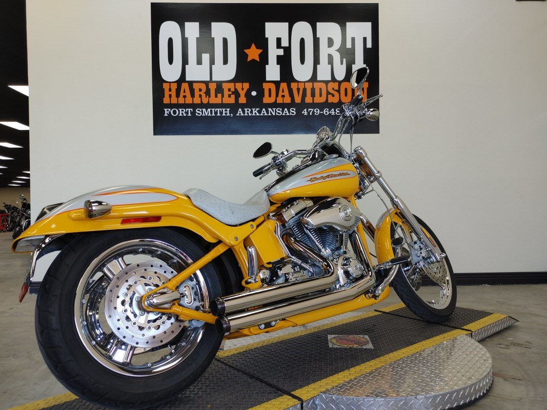 2004 HarleyDavidson® FXSTDSE2 Screamin' Eagle® Softail® Deuce (Yellow