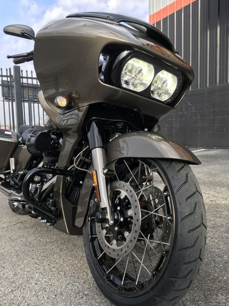 2021 HarleyDavidson® FLTRXSE CVO™ Road Glide® (BRONZE ARMOR W