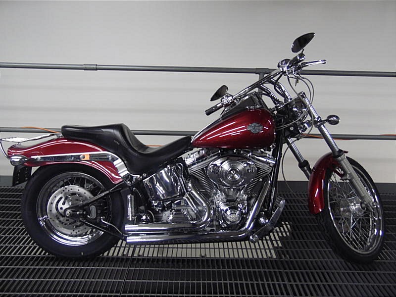 2004 HarleyDavidson® FXST/I Softail® Standard (Red), Janesville