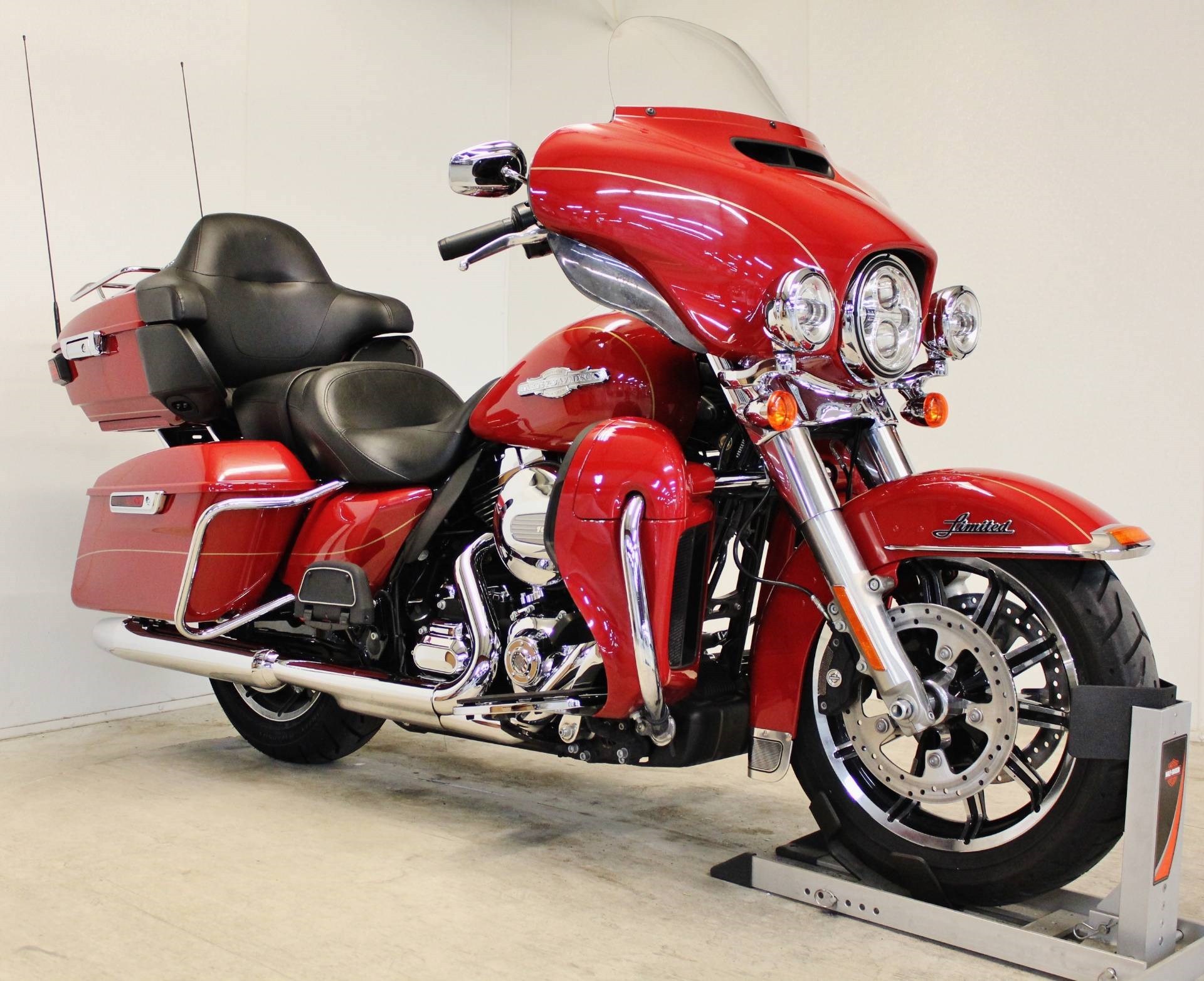 2014 HarleyDavidson® FLHTK Electra Glide® Ultra® Limited (Fire Engine