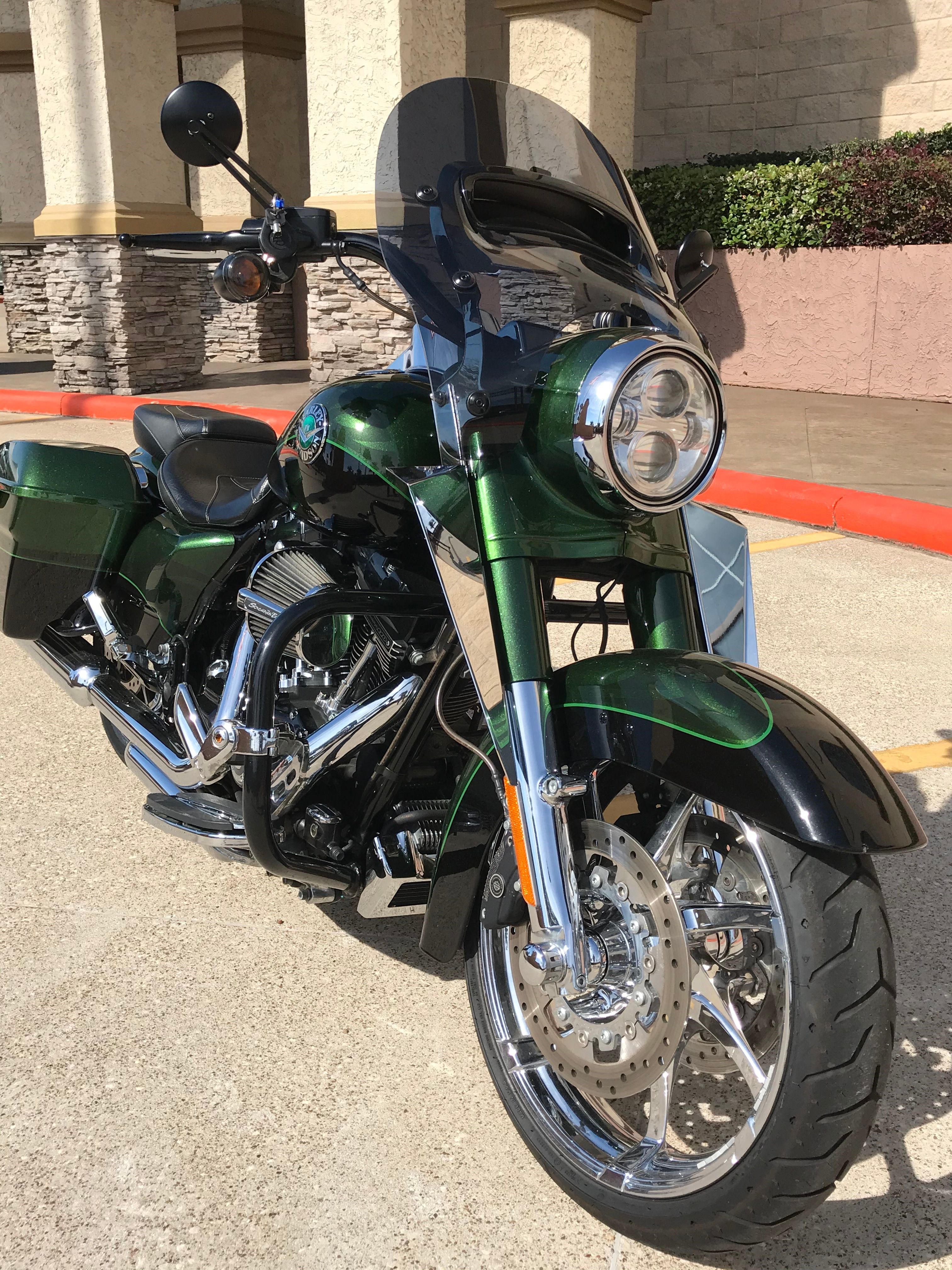 2014 HarleyDavidson® FLHRSE5 CVO™ Road King® (GREEN / BLACK), BEAUMONT