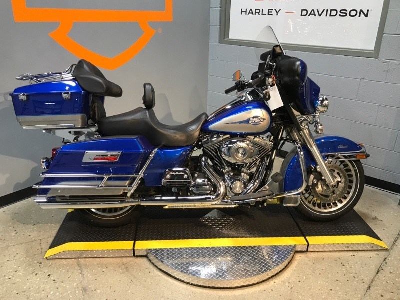 2009 Harley-Davidson® FLHTC Electra Glide® Classic (Flame Blue Pearl
