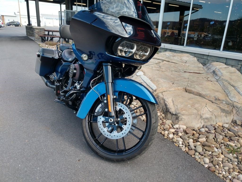 2019 HarleyDavidson® FLTRXSE CVO™ Road Glide® (MAKO SHARK FADE), Duncansville, Pennsylvania