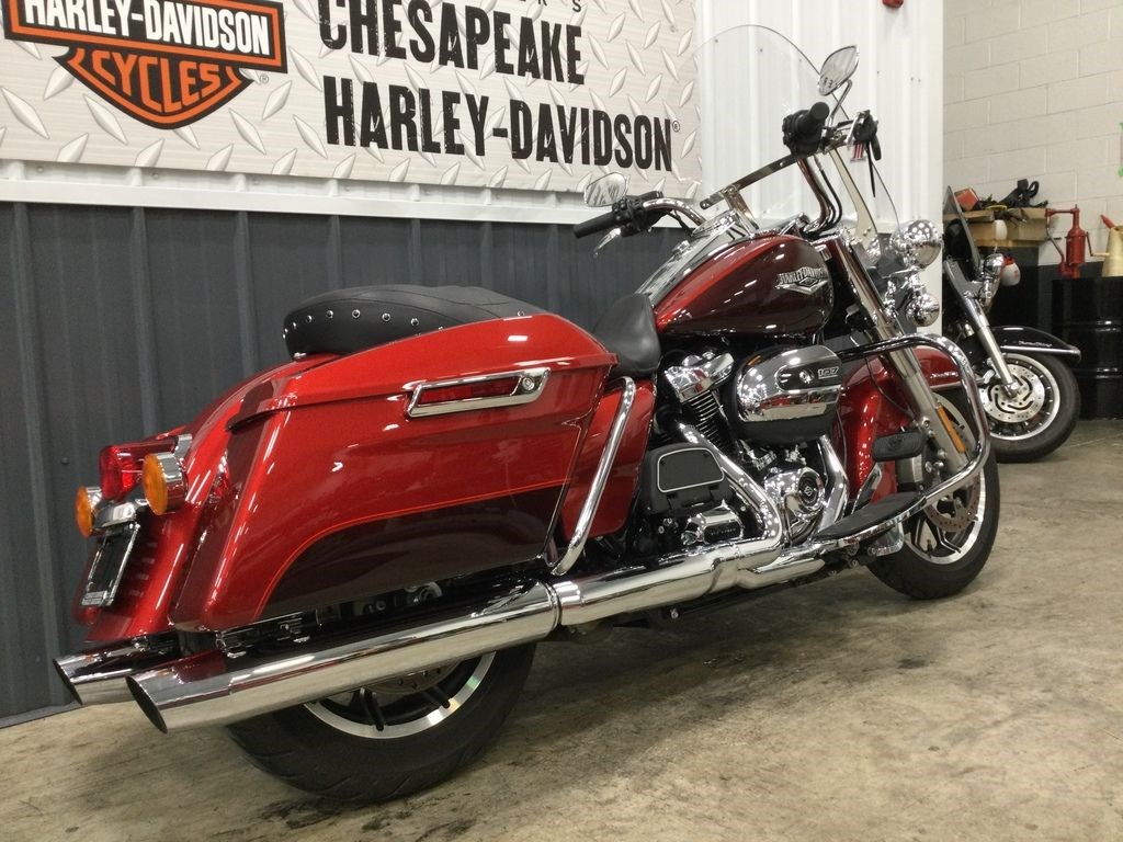 2019 HarleyDavidson® FLHR Road King® (Wicked Red/ Twisted Cherry
