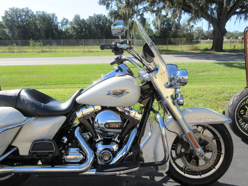2015 HarleyDavidson® FLHR Road King® (White), Wildwood, Florida