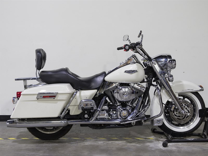 2000 HarleyDavidson® FLHP/I Road King® Police (WHITE), Pembroke, New