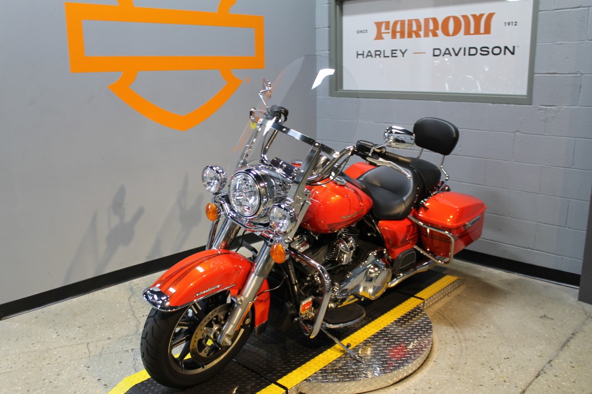 2017 Harley-Davidson® FLHR Road King® (Custom Colour Laguna Orange