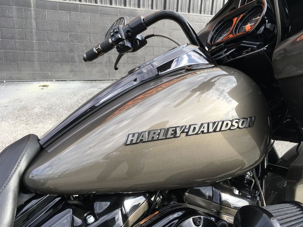 2021 HarleyDavidson® FLTRXSE CVO™ Road Glide® (BRONZE ARMOR W