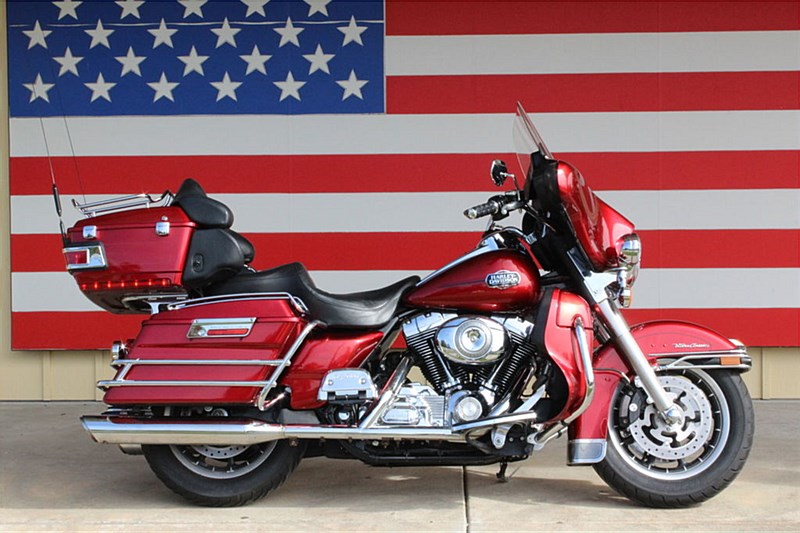 2008 HarleyDavidson® FLHTCU/I Ultra Classic® Electra Glide® (CANDY RED