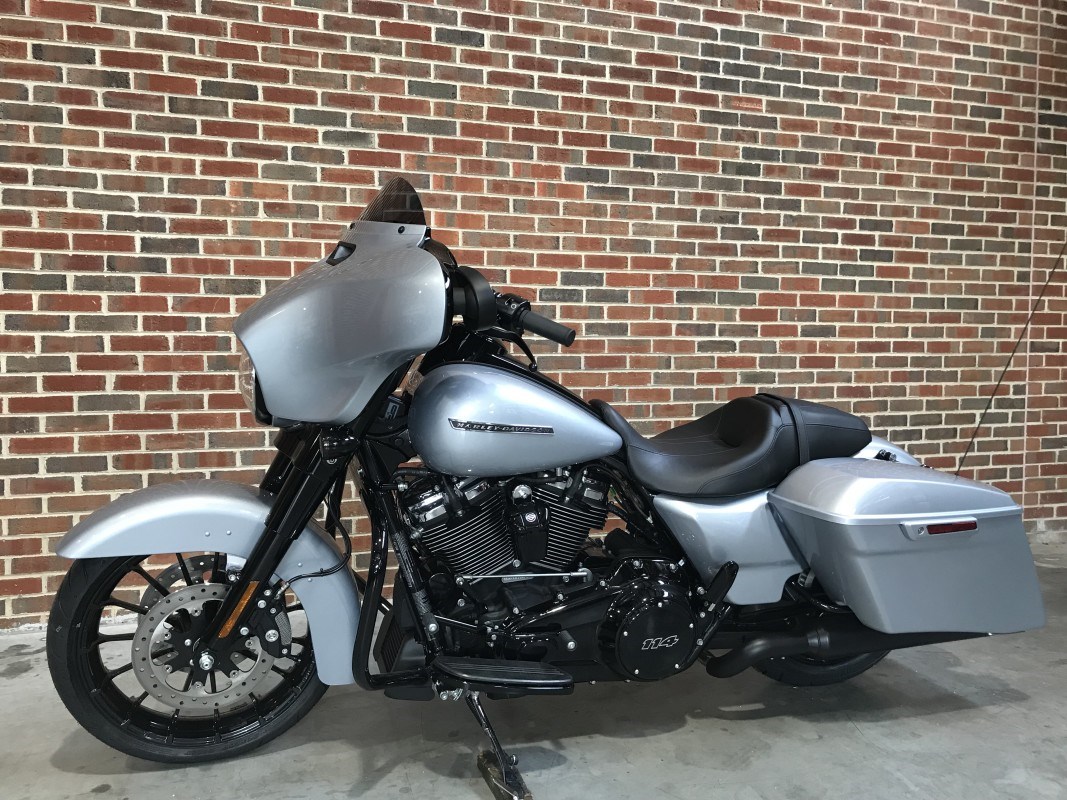 2019 HarleyDavidson® FLHXS Street Glide® Special (Barracuda Silver), N