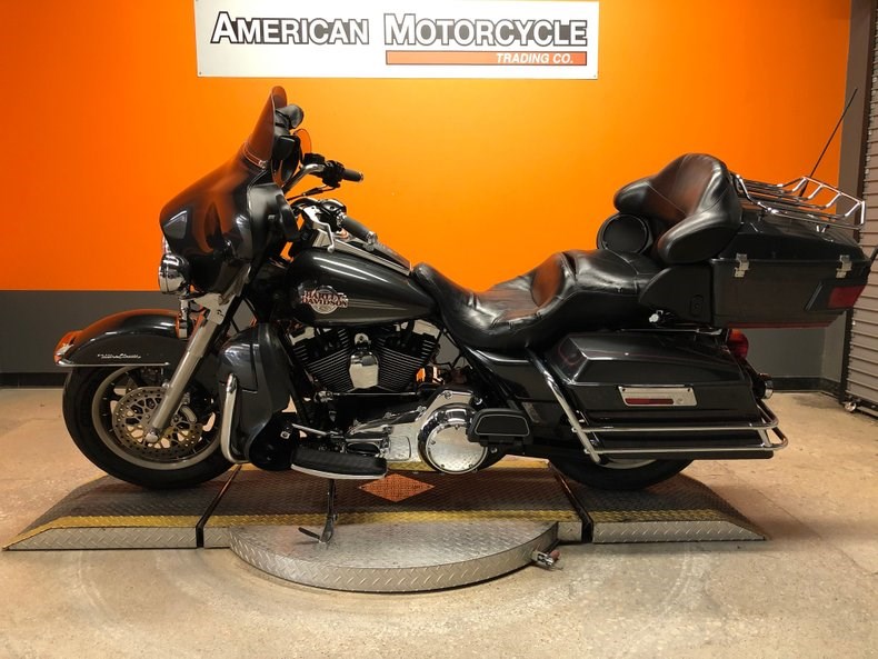 2007 Harley-Davidson® FLHTCU Ultra Classic® Electra Glide® (Black Pearl