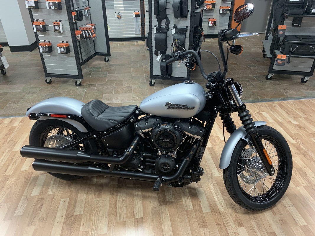 2020 HarleyDavidson® FXBB Street Bob® (Barracuda Silver Denim), Appleton, Wisconsin (998319