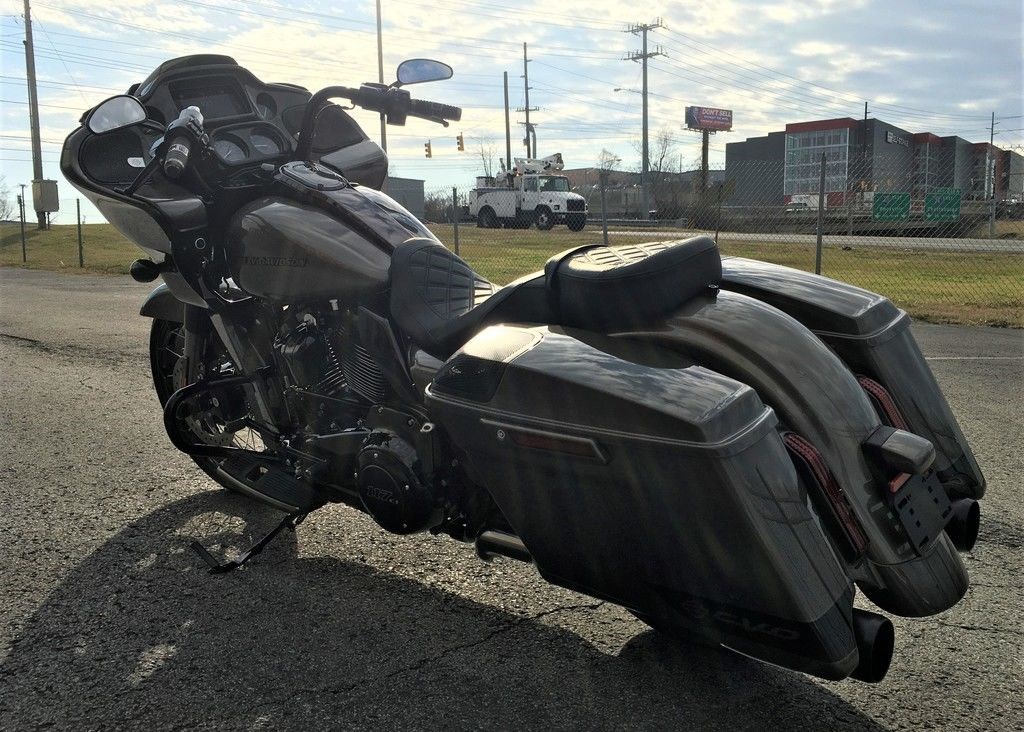 2021 HarleyDavidson® FLTRXSE CVO™ Road Glide® (BRONZE ARMOR W