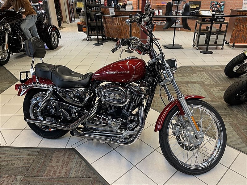 2006 HarleyDavidson® XL1200C Sportster® 1200 Custom (FIRE RED PEARL