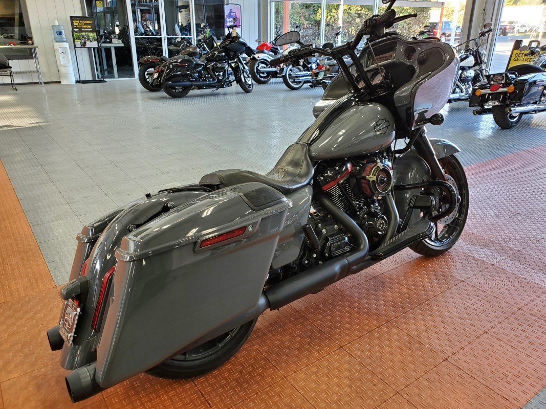 2018 Harley-Davidson® FLTRXSE CVO™ Road Glide® (Gunship Gray), Chico