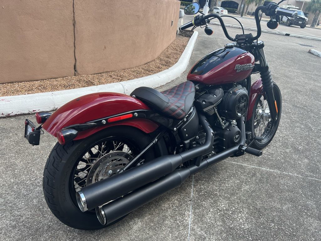 Street Bob®