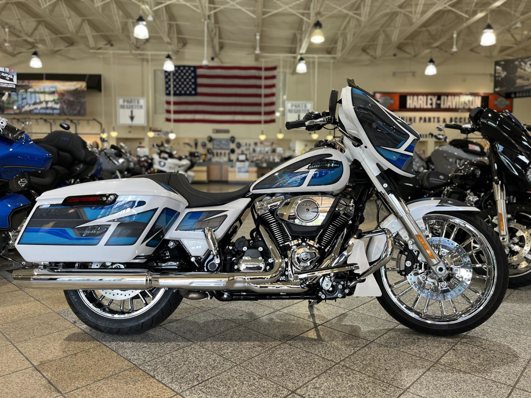 Street Glide®
