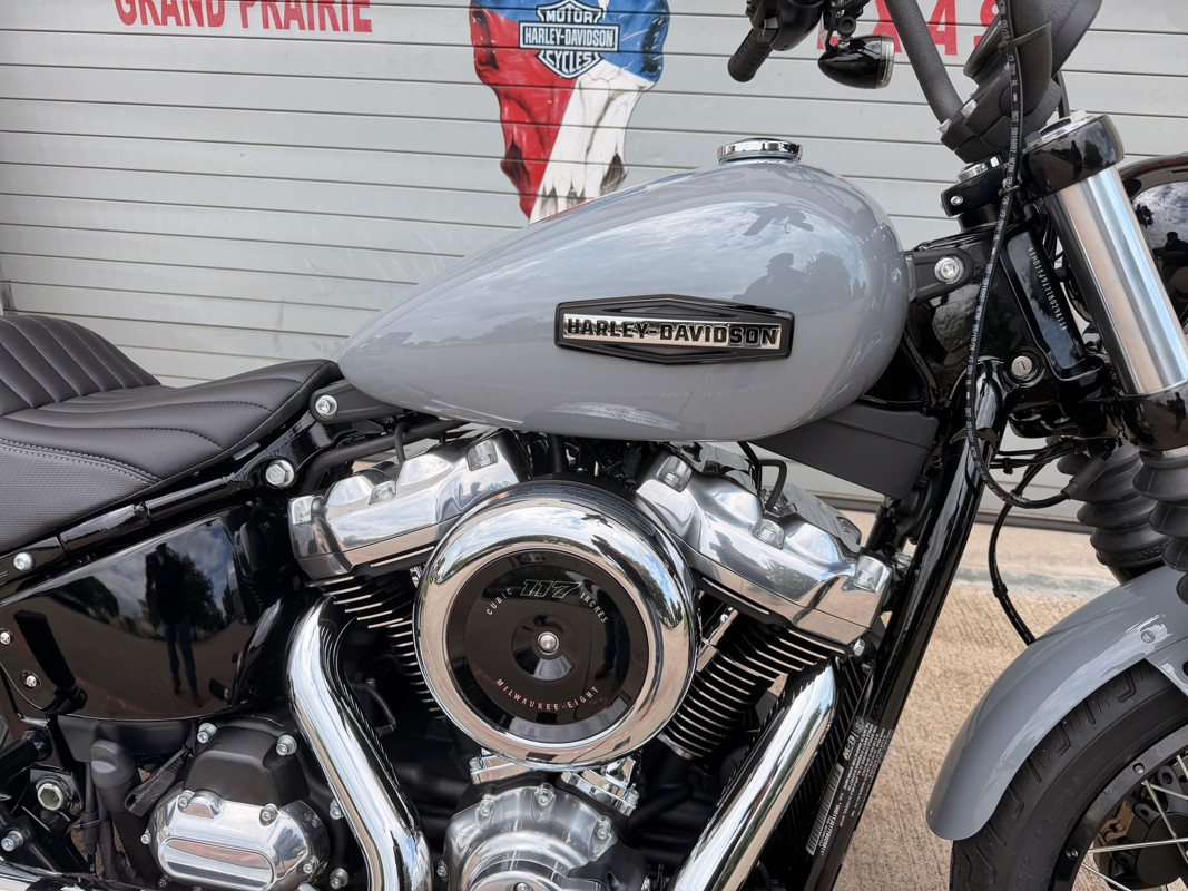 Street Bob®