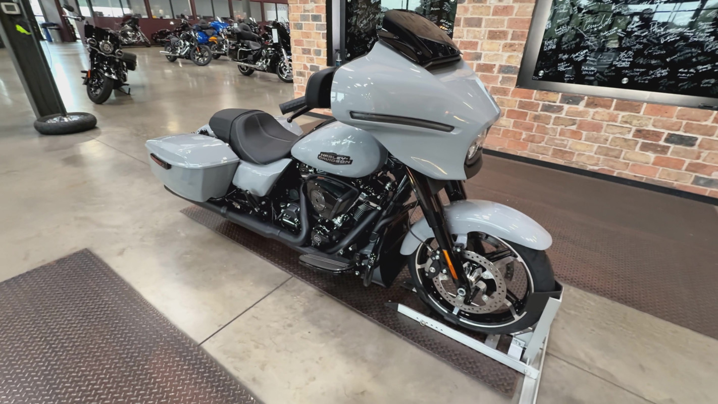 Street Glide®