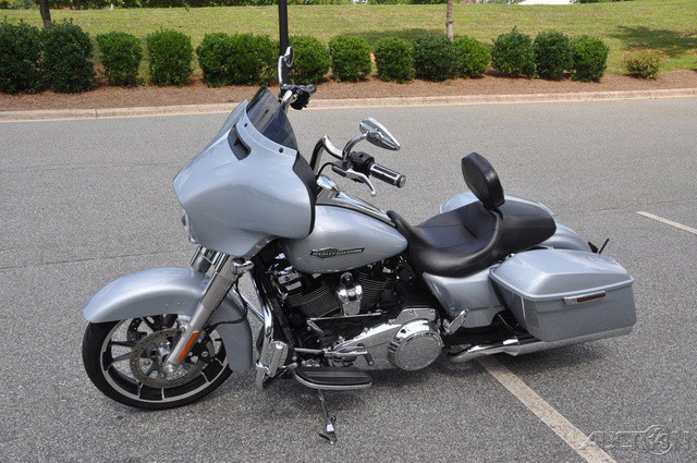 Street Glide®