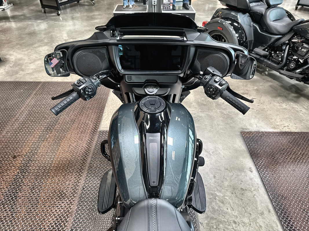 Street Glide®