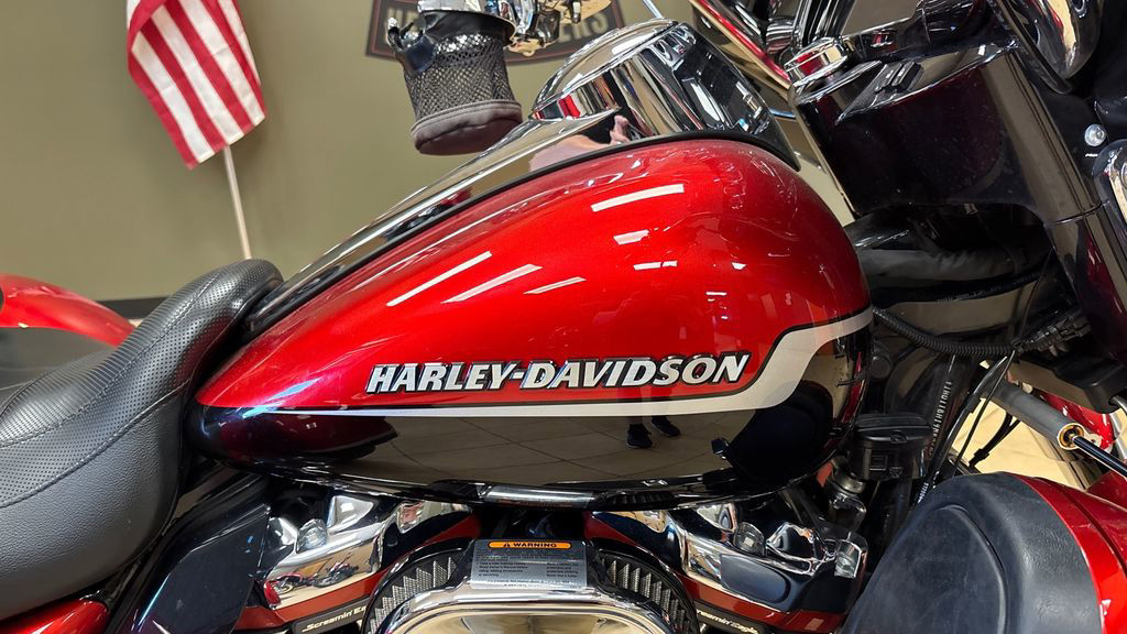 CVO® Tri Glide® Ultra