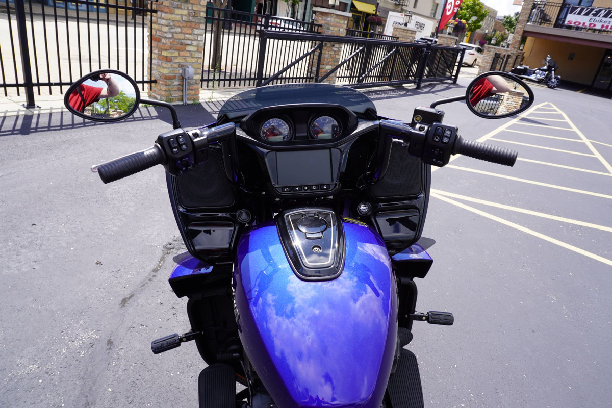 Pursuit Dark Horse Premium Package