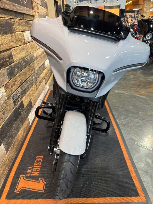 Street Glide®