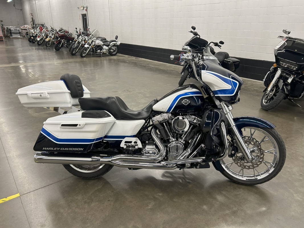 Street Glide®