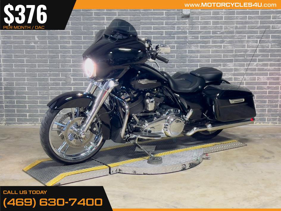 Street Glide®