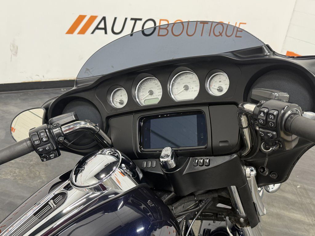 Street Glide®