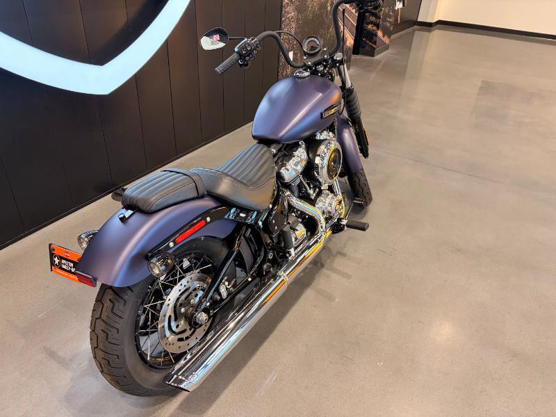 Street Bob®