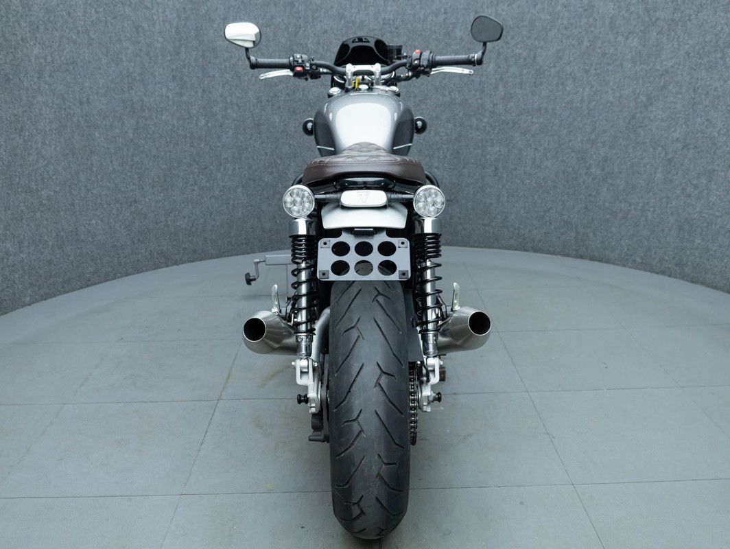 SPEED TWIN