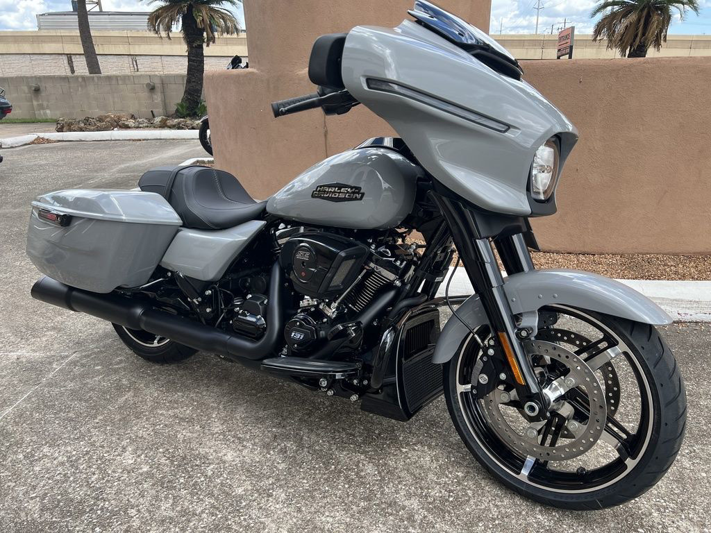 Street Glide®