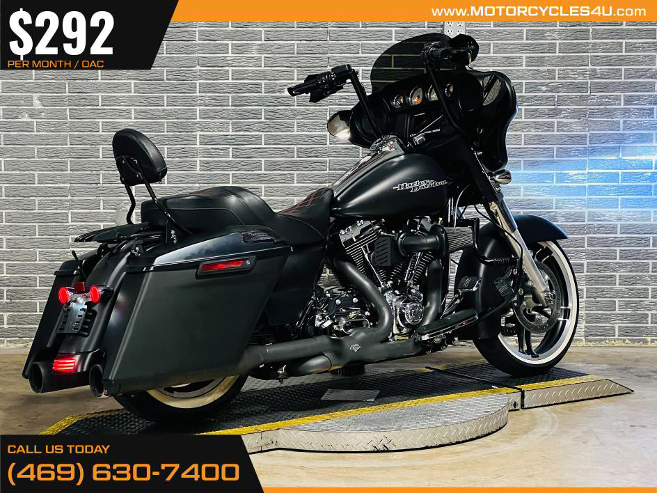 Street Glide®