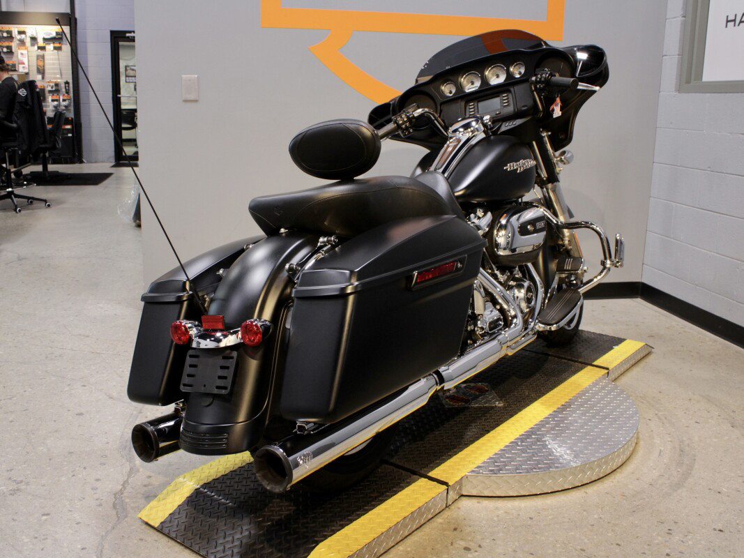 Street Glide®