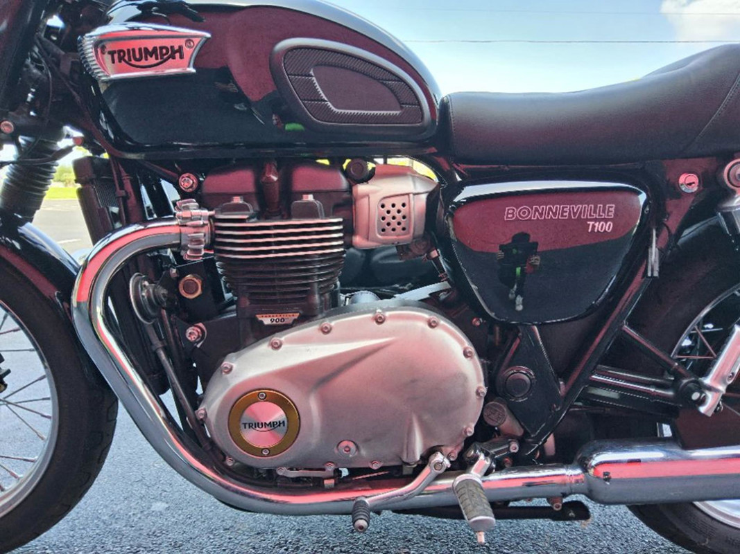 Bonneville T100