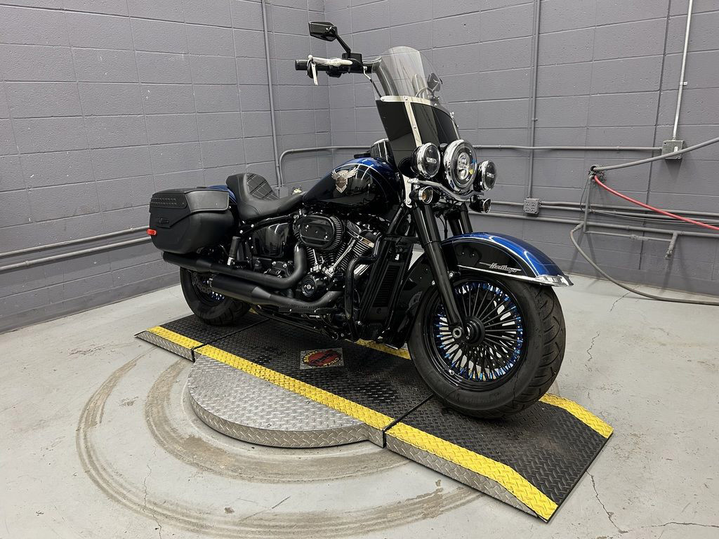 Softail® Heritage Classic 114 115th Anniversary