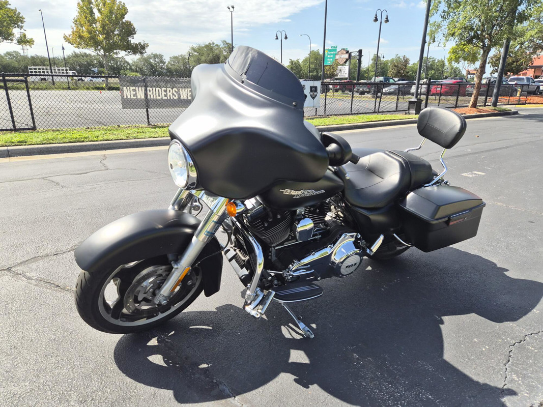 Street Glide®