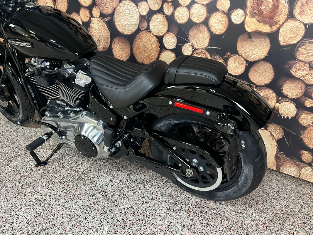 Street Bob®