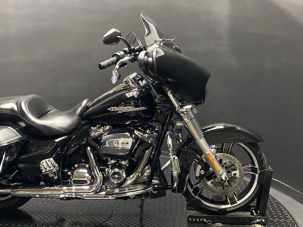 Street Glide®