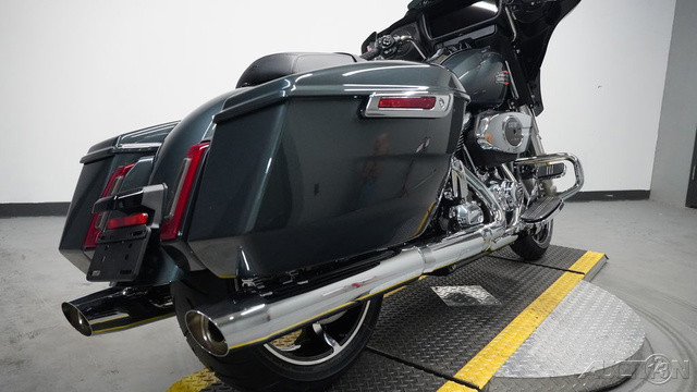 Street Glide®